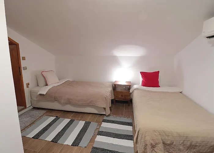 природозащитен център източни родопи Хижа *